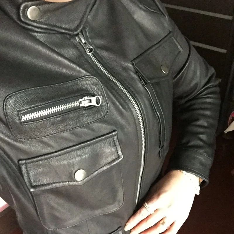 Женская куртка из натуральной кожи с несколькими карманами весенне-осеннее