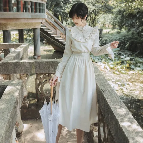 Женское белое платье с вышивкой маленькое милое во французском ретро стиле