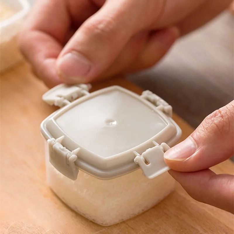

MOM'S HAND 4pcs/Set Kitchen Plastic Salad Dressing Squeeze Bottle Condiment Dispenser