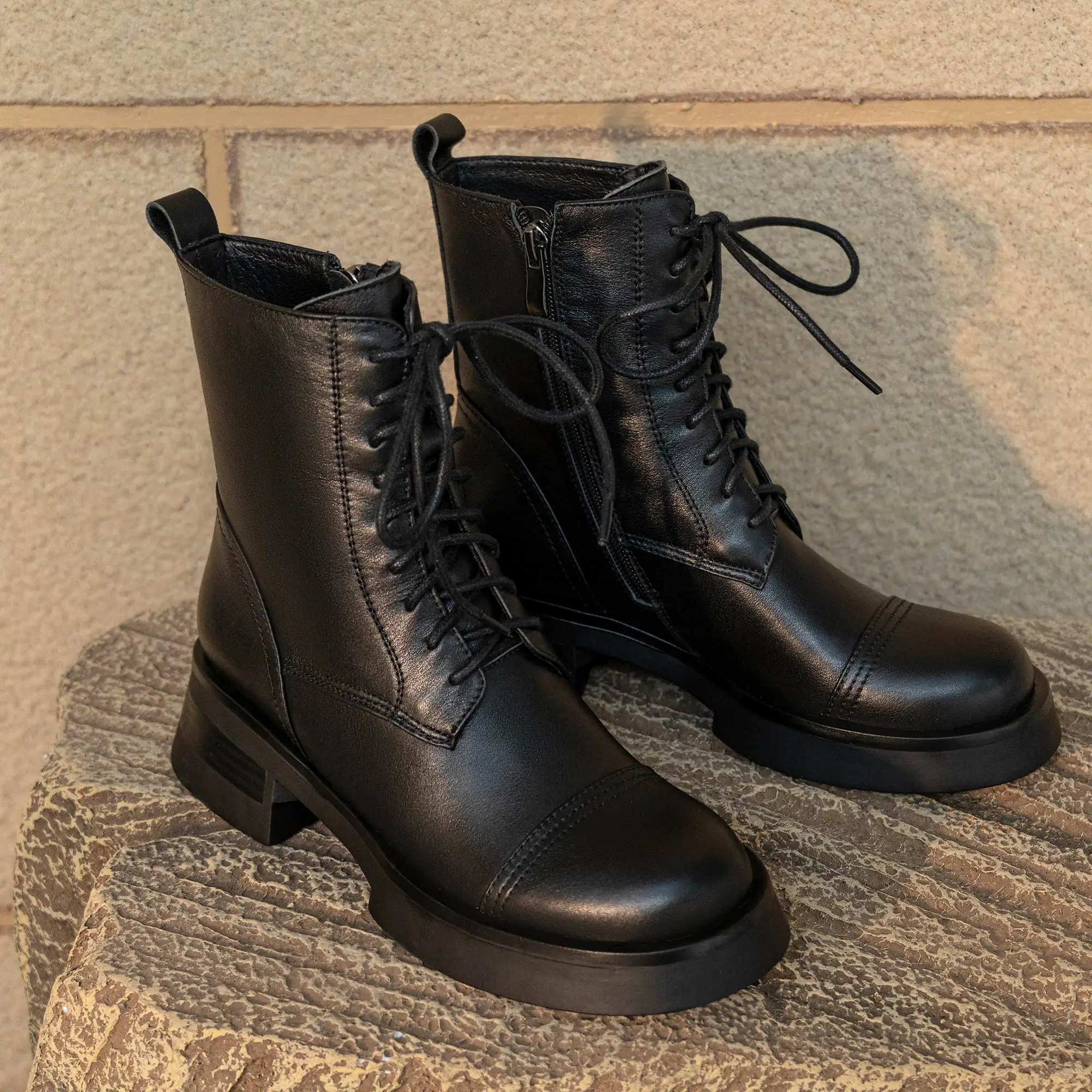 spesifikasi Sepatu Boots Chelsea Fashion Tinggi Retro Hak Med Persegi Ujung Bundar Kulit Sapi Panci Krazing Sepatu Bot Pergelangan Kaki Diikat Silang Tetap Hangat L13