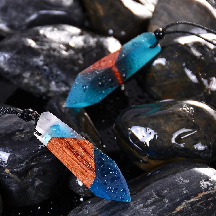 

5pcs Wood Embedded Resin Pendant Vintage Handmade Marine Solidified Resin Molds Charm Sweater Chain Women Necklace Daily Jewelry