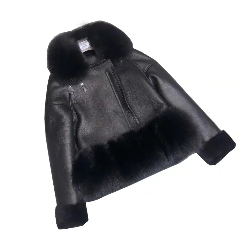 Женская короткая куртка из натуральной кожи с меховой подкладкой и воротником