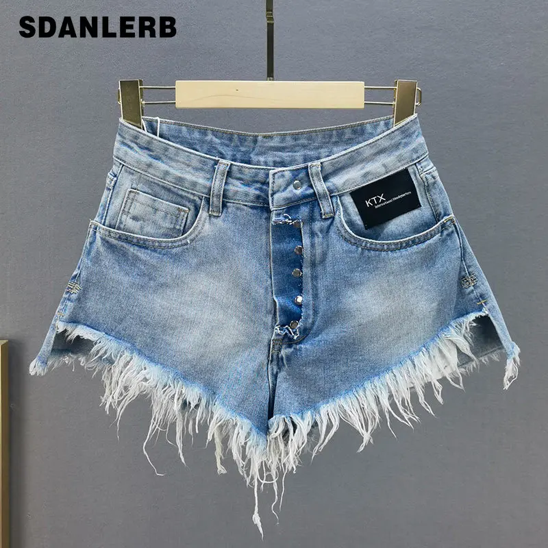 

Женские джинсовые шорты, тонкие свободные короткие джинсовые шорты с высокой талией, светло-голубые однобортные облегающие шорты с необраб...