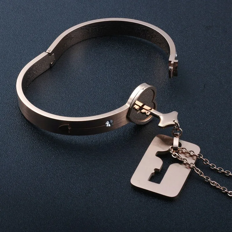 

A Couple Lovers Jewelry Love Heart Lock Bracelet Stainless Steel Bracelets Bangles Key Pendant Necklace Jewelry Dropshipping /1