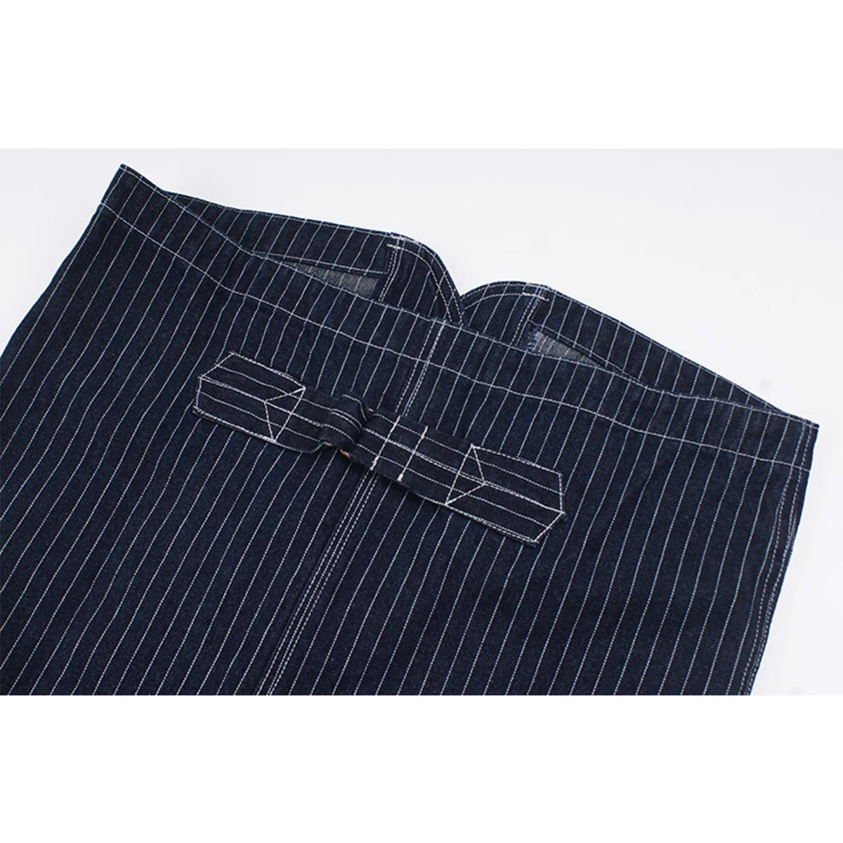 Мужской джинсовый жилет в полоску с воротником несколькими карманами стиле