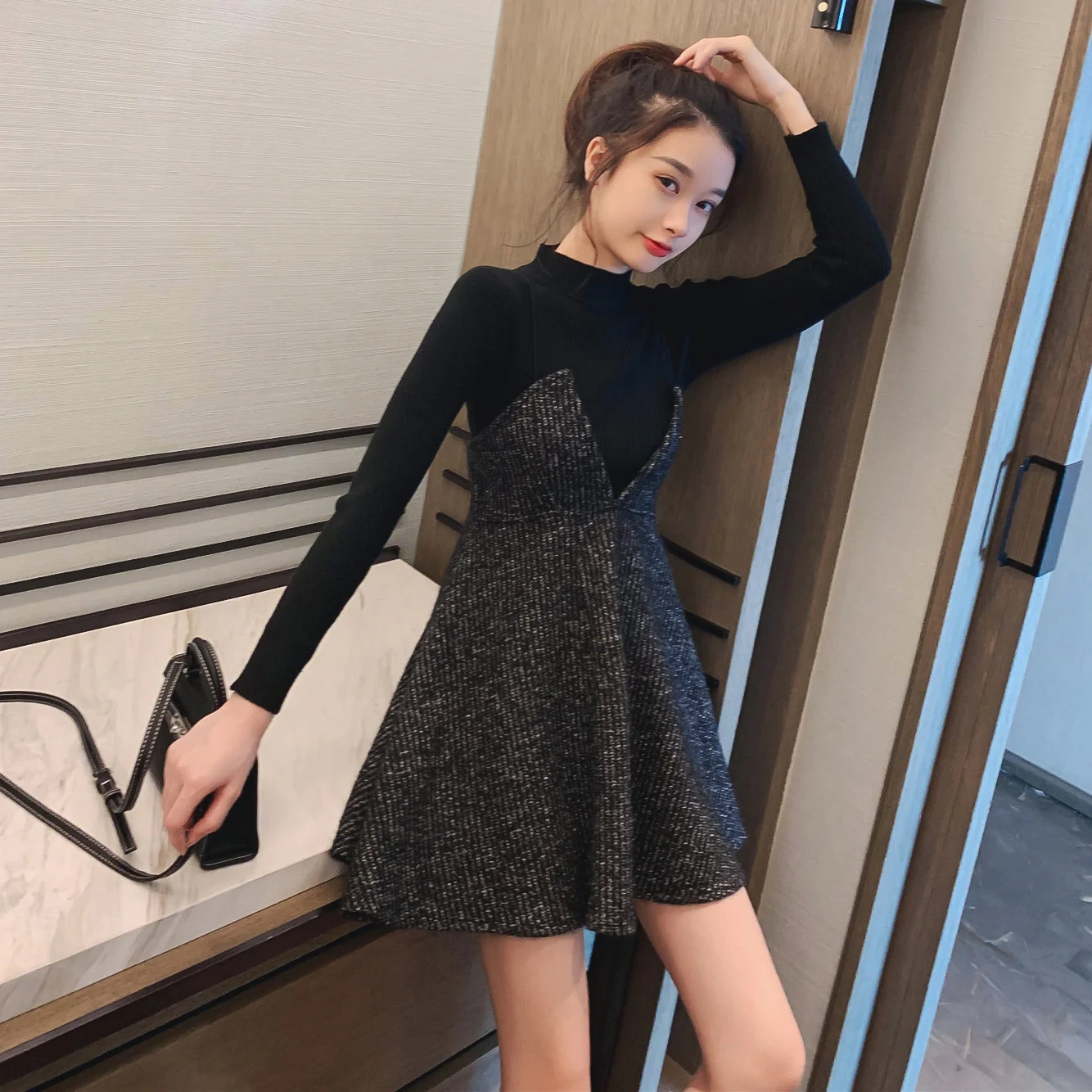 Женское трикотажное платье без подкладки облегающее твидовое с поясом осень