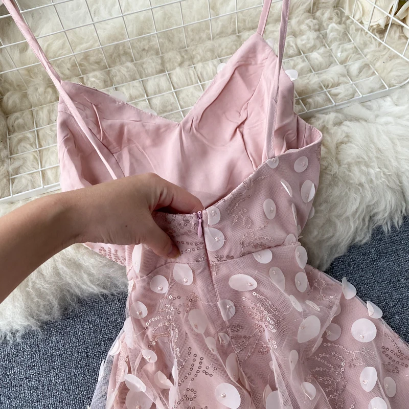 

2021 Summer Fashion Women Dress Fairy Gauze Spaghetti Strap Ladies Dress Backless Sleeveless Slim Embroidery Sequined Slip Dress