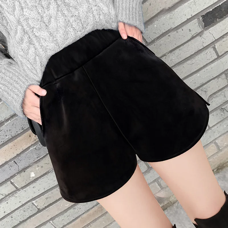 

Golden velvet Shorts Women Elastic waist Wide leg Shorts Spring Autumn Casual Loose Elastic Waist Shorts All-match 2021FC612