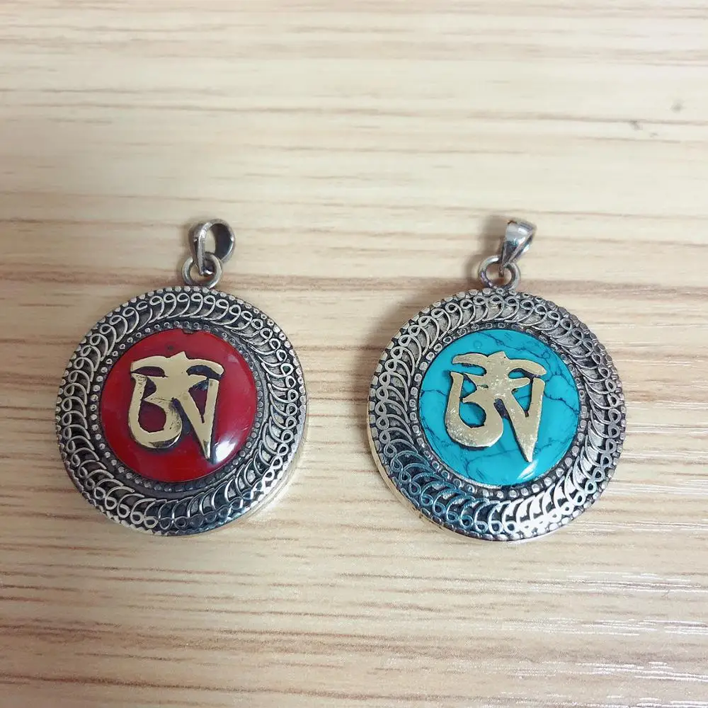 

PN996 Tibetan Mantra Om 30mm Round Prayer Box Amulet Pendants Copper Inlaid Coral Turquoises Stone Gau Pendant Necklace