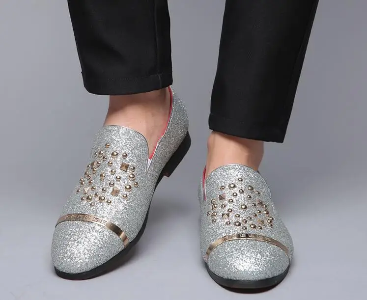 Новинка Модные мужские серебристые кожаные туфли с заклепками Туфли оксфорды на