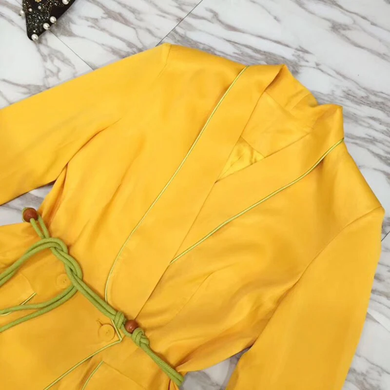 TWOTWINSTYLE желтые брюки костюмы для женщин пояс Туника с бахромой длинный рукав блейзер с высокой талией брюки-макси женский Осень OL