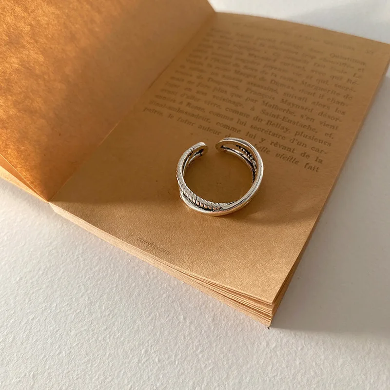 

6 Designs Vintage Black Crystal Rhinestone Twisted Rings for Women Chic Silver Color Metal Adjustable Open Heart Charm Ring