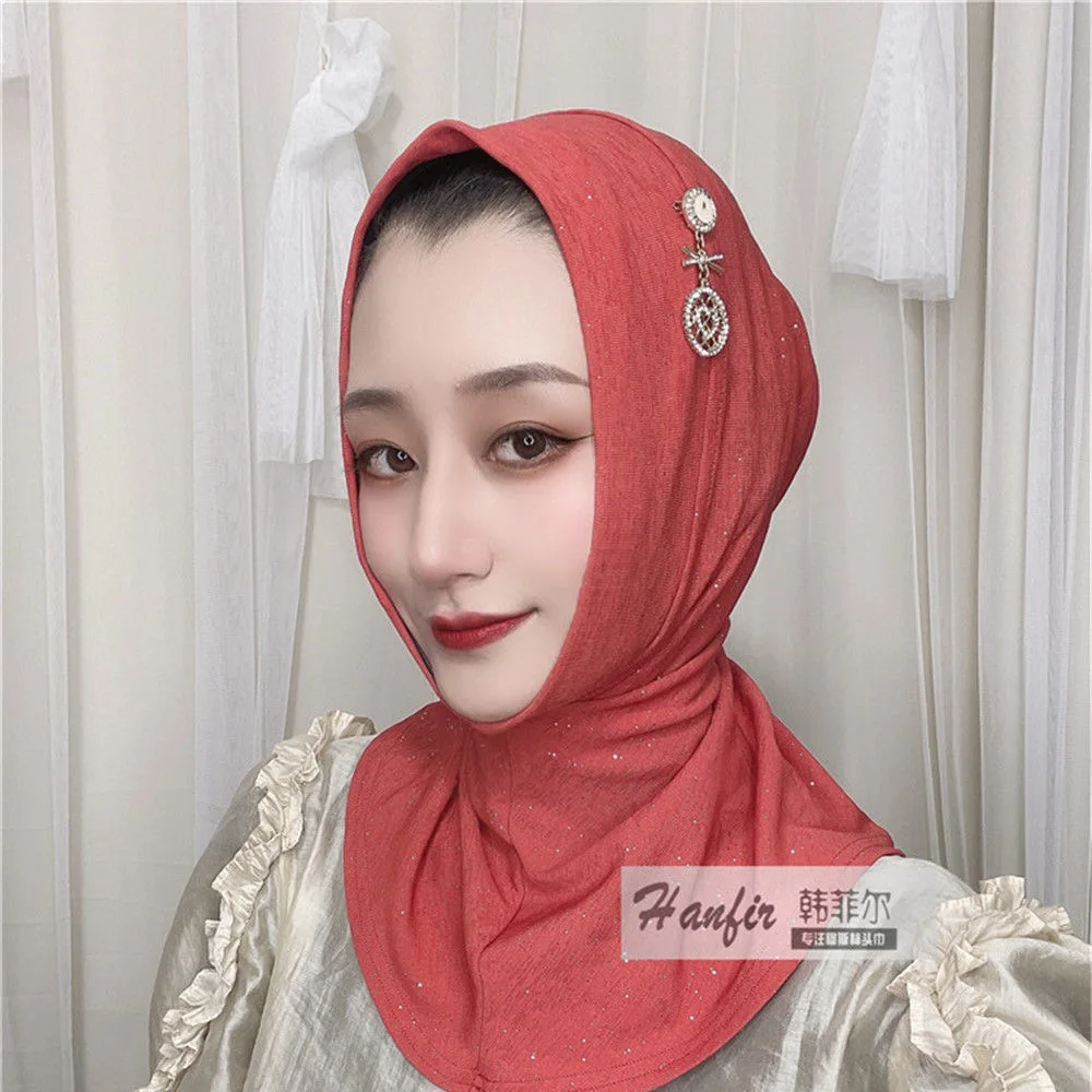 

Готов носить с значком школьницы модные Дубаи хиджабы