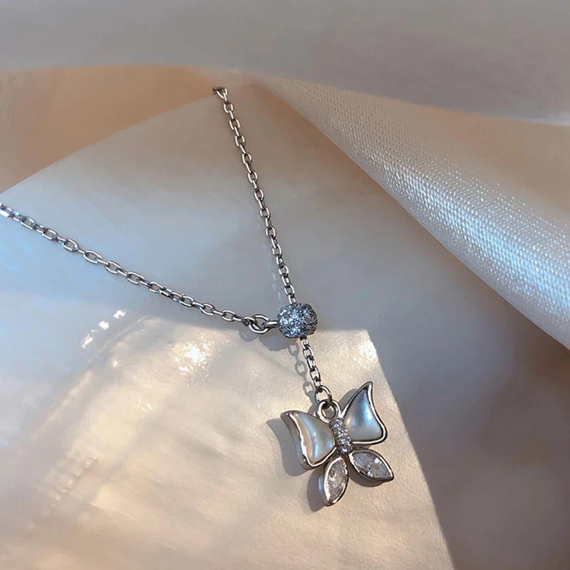 

Female Butterfly Adjustable Chain Necklace Korean Style Pony Moon Pendant Temperament Elegant Clavicle Chain For Women Jewelry