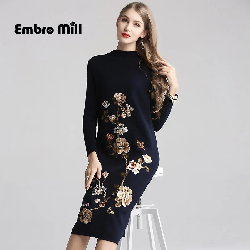 Зимнее шерстяное вязаное платье в индийском народном стиле с вышивкой вырезом