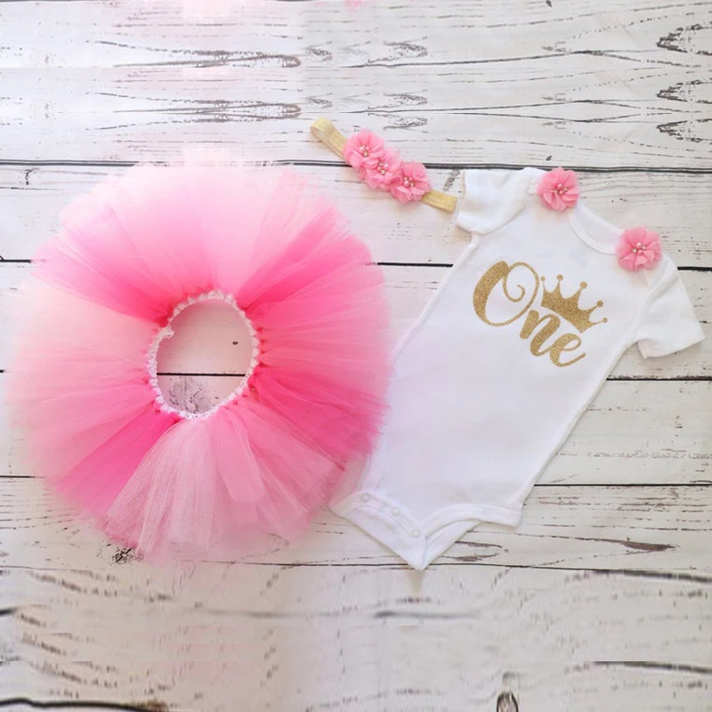 Состоит из кофты с надписью + повязка на голову в цветочек платье-пачка для