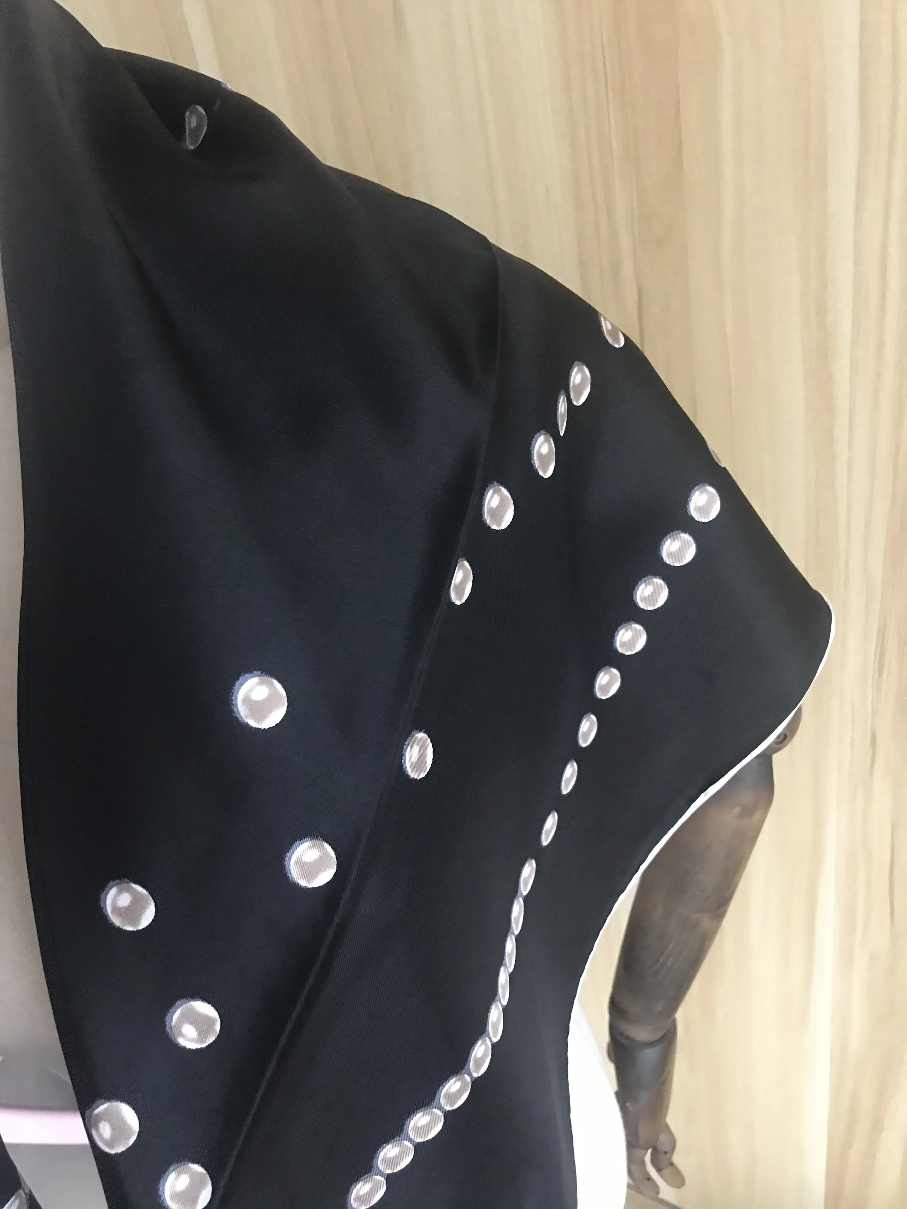 

2020 new arrival spring classic black pattern 100% pure silk scarf twill hand made roll 90*90 cm shawl wrap for women lady