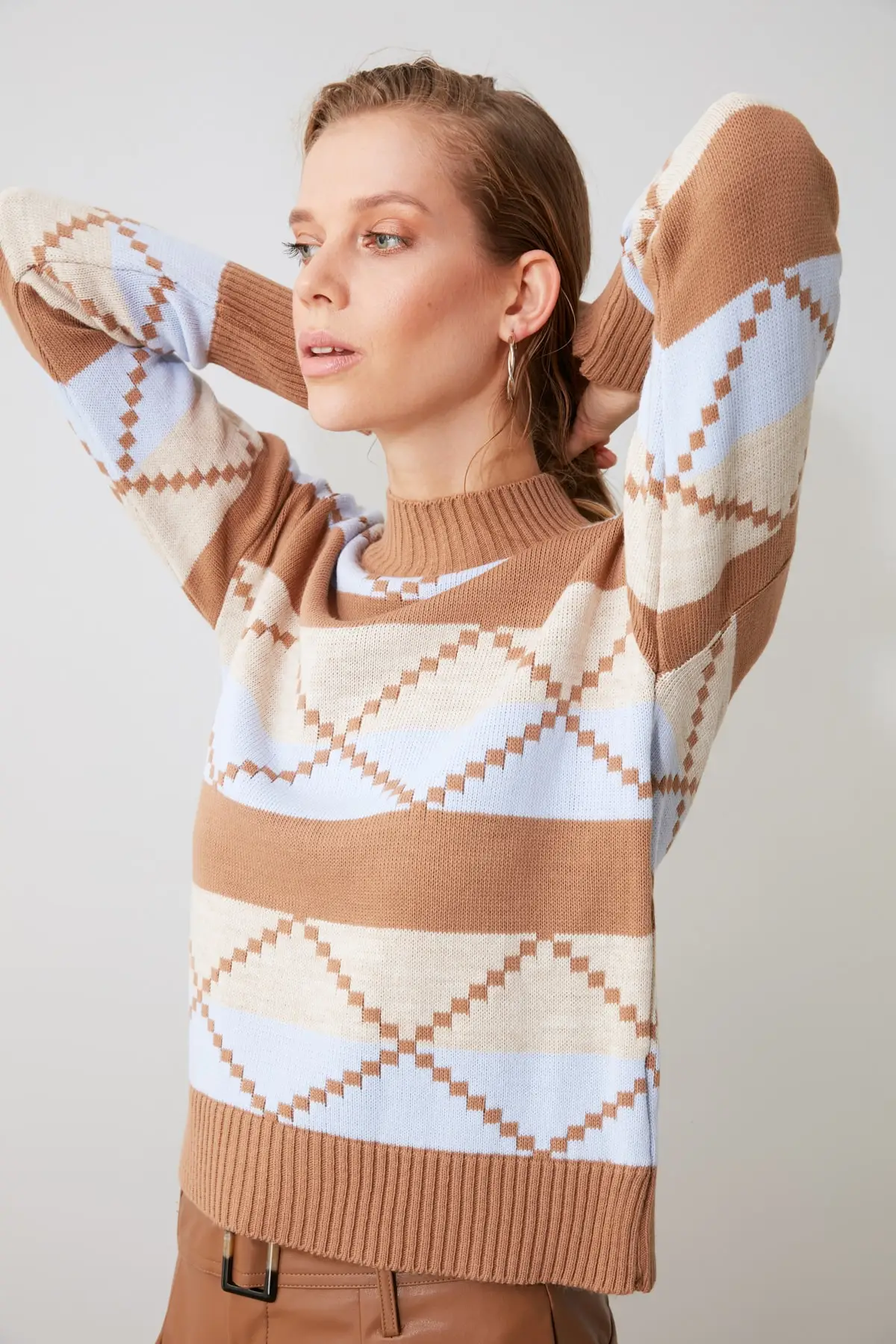 

Trendyol Throated With Color Block Knitwear Sweater TWOAW21KZ2153