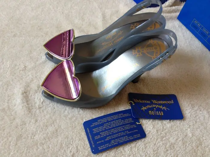 Женские туфли лодочки на высоком каблуке с открытым носком украшенные