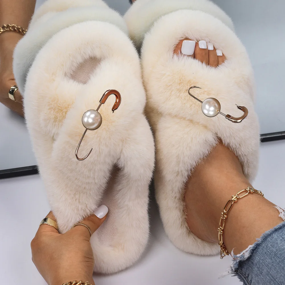 Women Pearl Decor Faux Fur Slippers Female Chic Indoor Fur Slides Thick Bottom Fluffy Slippers Platform Sandals Designer Shoes