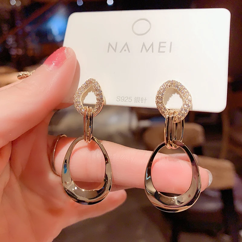 

South Korea East Gate metal sense micro set earrings female temperament personality high sense of pendant earrings