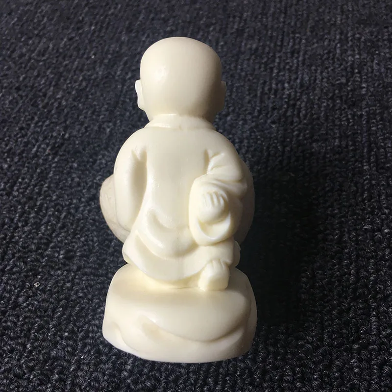 Белая статуя маленького монаха в китайском стиле Художественная Скульптура
