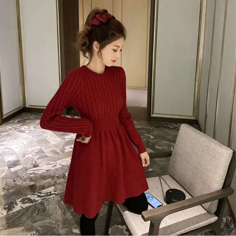 

Женское трикотажное платье-свитер с круглым вырезом, свободного покроя