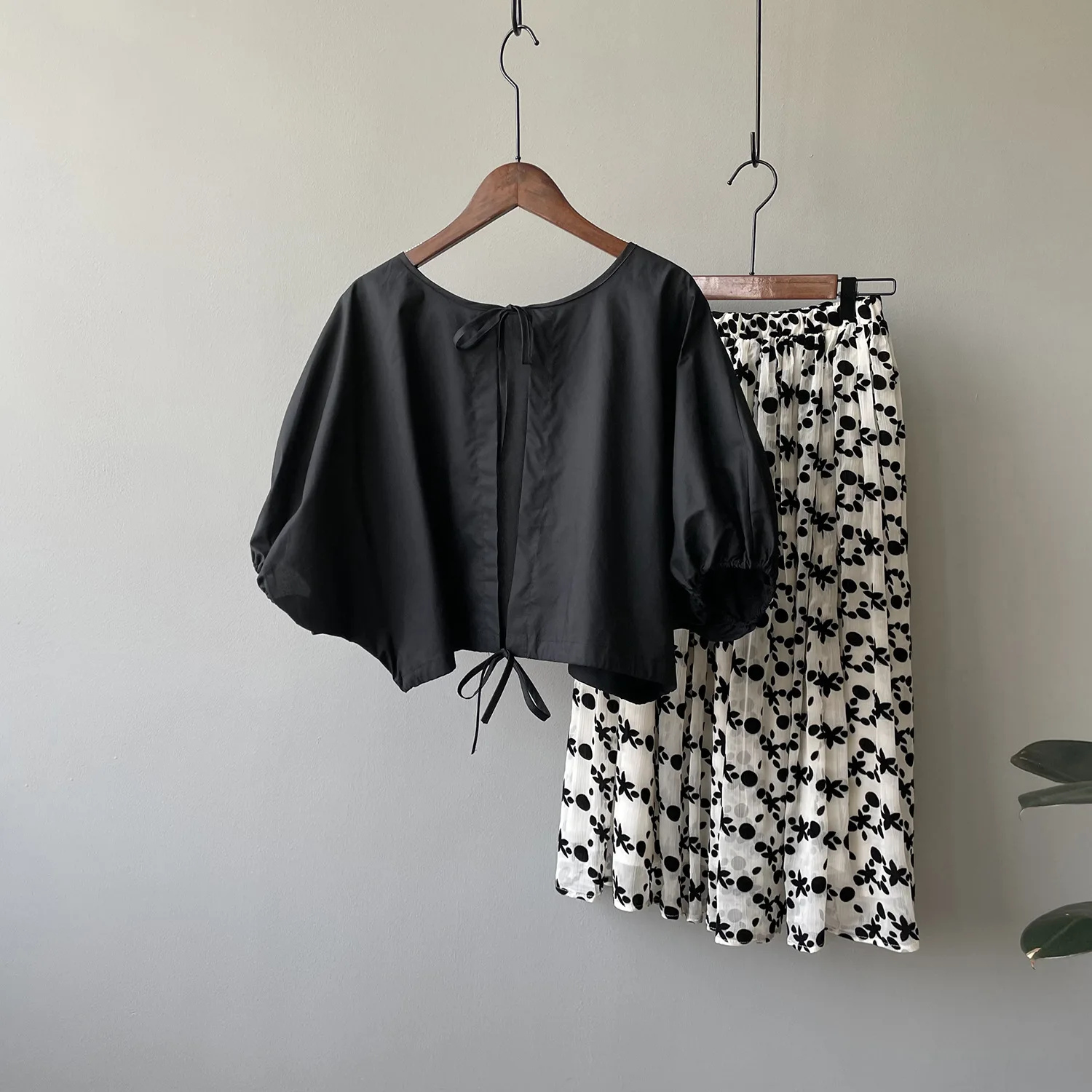 

French Bubble Sleeve Lace Up Split Blouse Women's 2021 Summer New Korean Round Neck Shirt Blouse