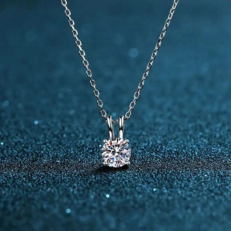 

Trendy 0.8 Carat D Color Moissanite Diamond Necklace Women Jewelry 925 Sterling Silver 4 Prong Gra Moissanite Clavicle Necklace