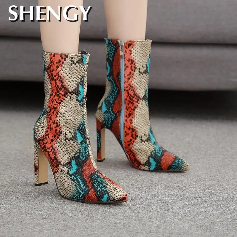 Женские ботинки на высоком каблуке 2020 см ботильоны с острым носком и змеиным