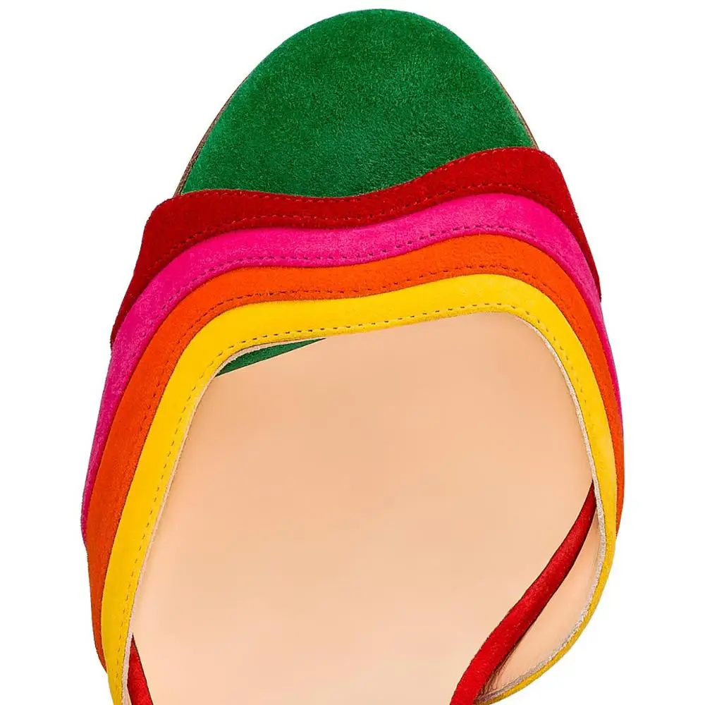 Разноцветные босоножки на высоком массивном каблуке с ремешком и пряжкой