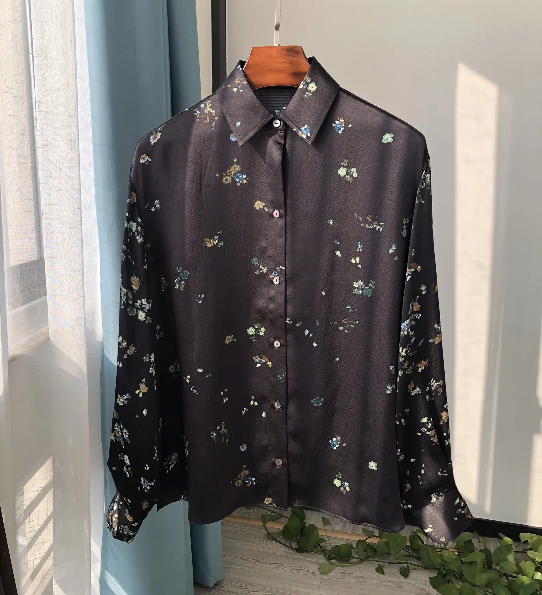 

2021 spring and summer new style blouse silk white black pearl satin jacquard shirt