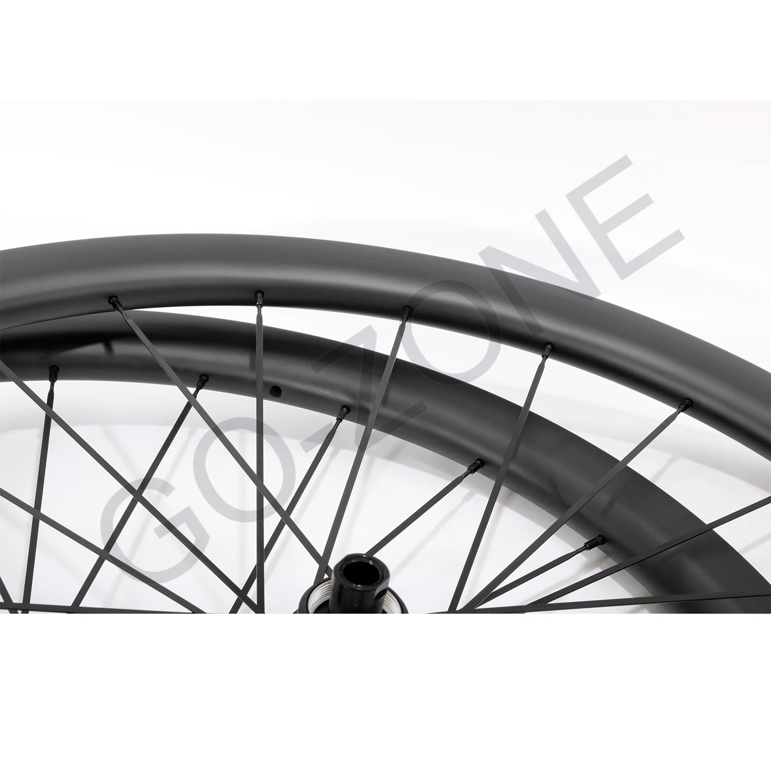 Суперлегкая клинчерная бескамерная карбоновая колесная пара шириной 25 мм