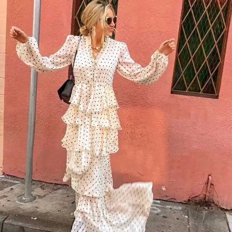 Женское платье-макси с оборками и завязками в несколько рядов летнее платье