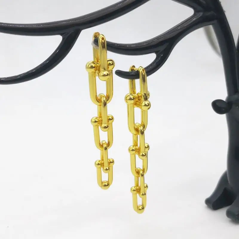 

S925 Silver Popular Fashion Hip Hop Earrings Lady Glamour Stud Earrings