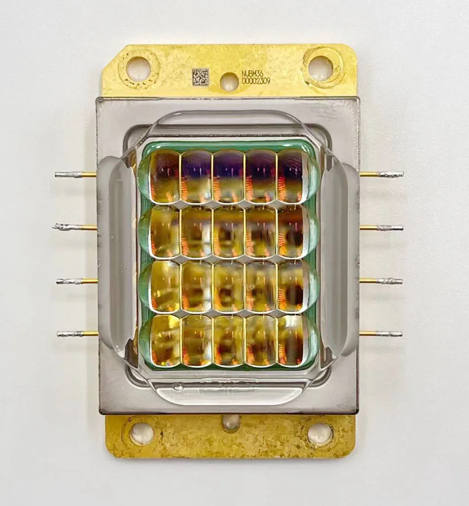 105 Вт ~ NUBM36 95 NUBM31T 85 PLPM4L 450B 74 NUBM35 синий 455nm лазерный диодный массив|Эффект освещения
