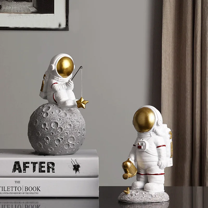 

Northern Europe Light Luxury Desktop Vehicle Astronaut Ornaments117