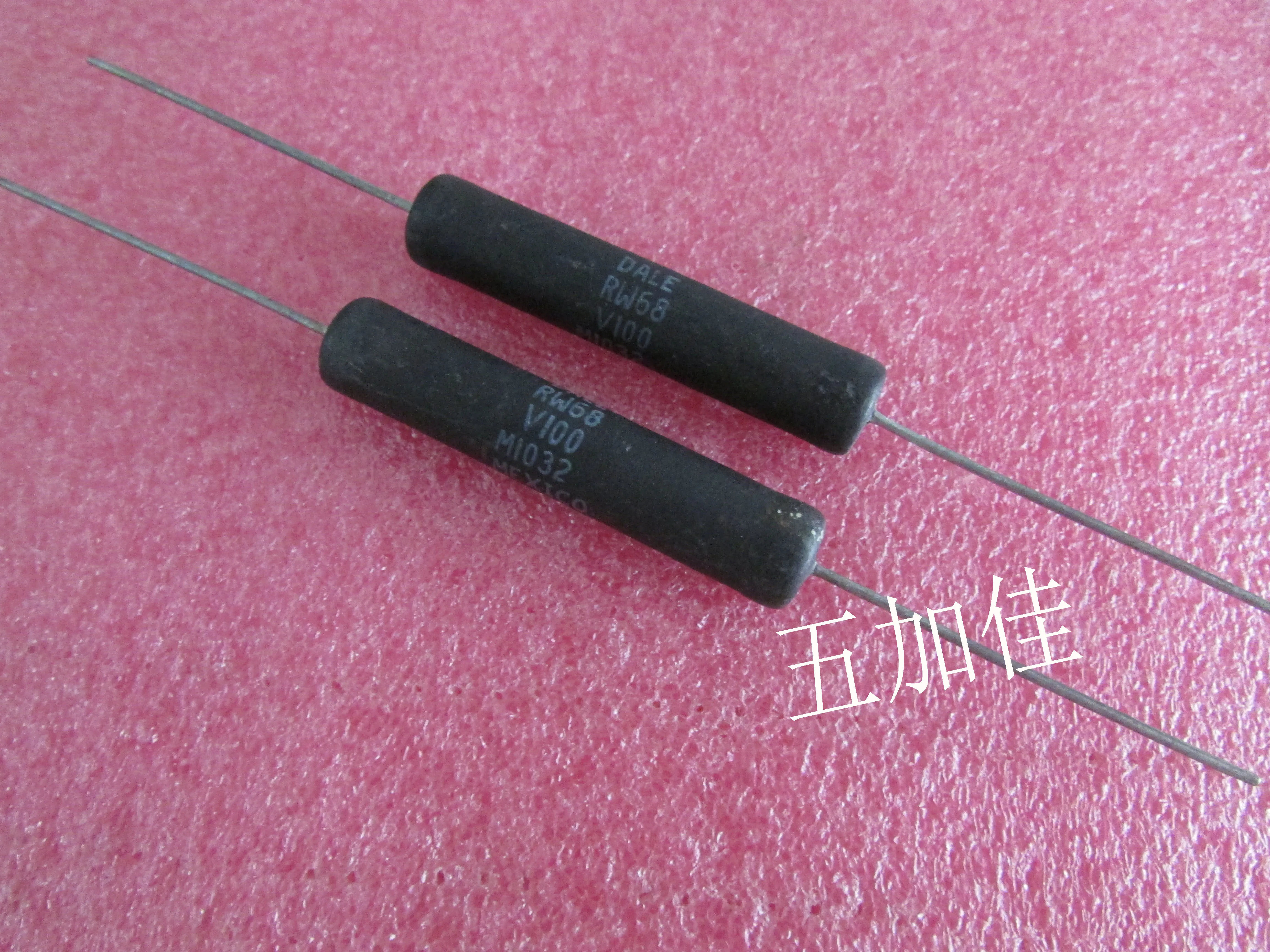 

Оригинальный новый мощный проволочный резистор (индуктор) 100% RW68V100 RS-10 10R 10W