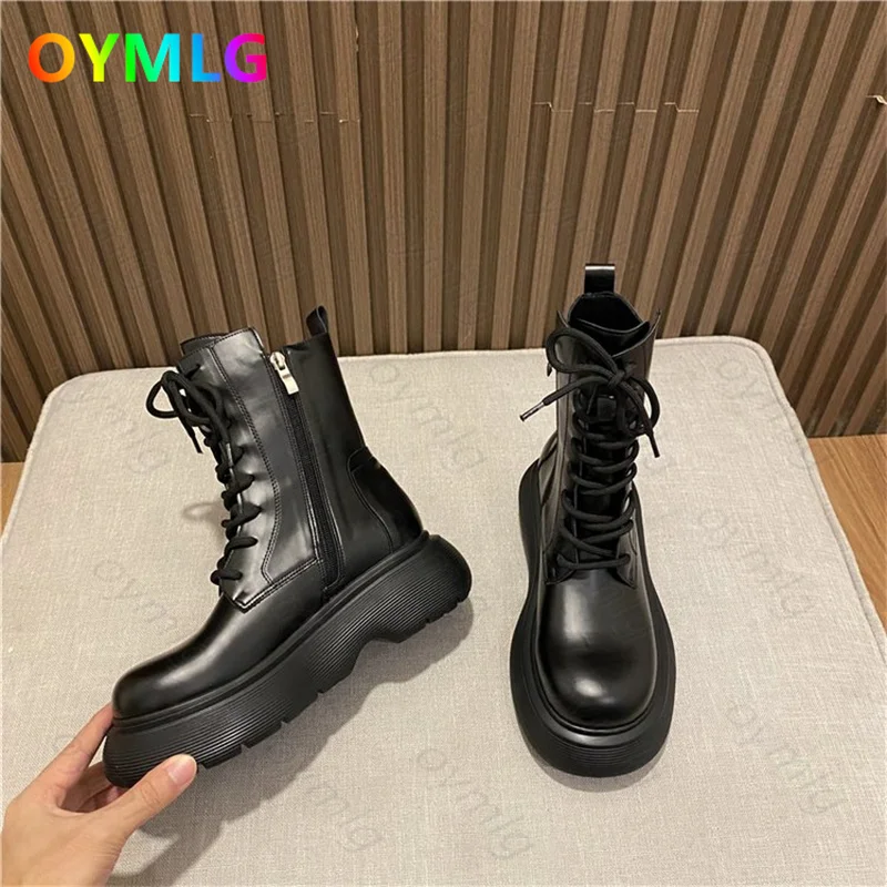 

Ботинки мартинсы женские, новинка 2021, ботинки-трубки средней длины, корейские дымчатые ботинки на толстой подошве, дикие ботильоны на плоск...