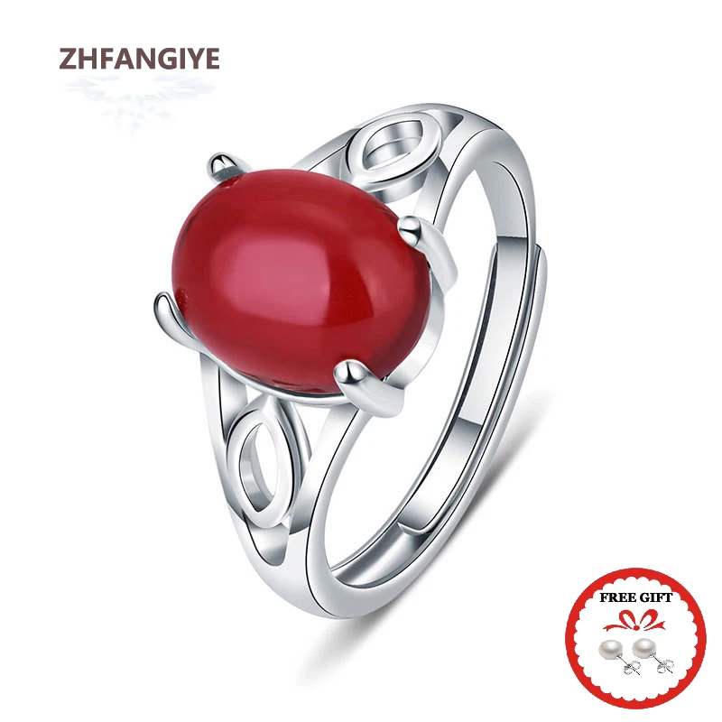 Кольцо женское из серебра 925 пробы с цирконием овальной формы