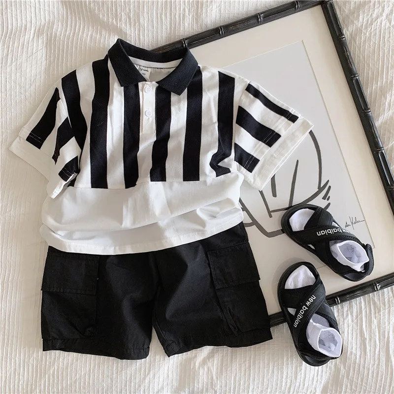 

Модная Новая футболка для мальчика, футболка для мальчиков 2021 летняя детская одежда в Корейском стиле, футболка в полоску с короткими рукав...