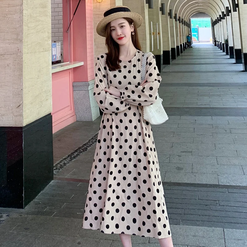 Женское платье для кормящих мам бежевое в черный горошек с длинными