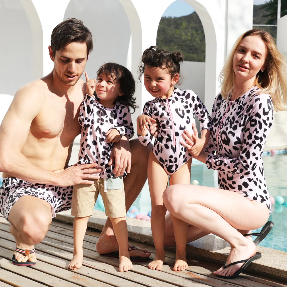 

Leapard Family Swimsuits Long Sleeve Mother Daughter Matching Swimwear Father Son Swimming Shorts Mom Baby Mommy and Me Clothes