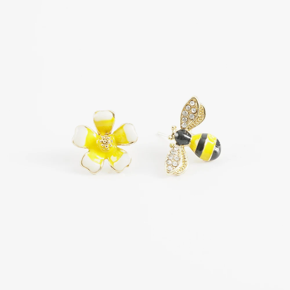 

LeeSell 2021 Cute New Flower Bee Asymmetric Zircon Earring Wholesale Fashion Jewelry Punk Stud Earrings For Women Girls Gift