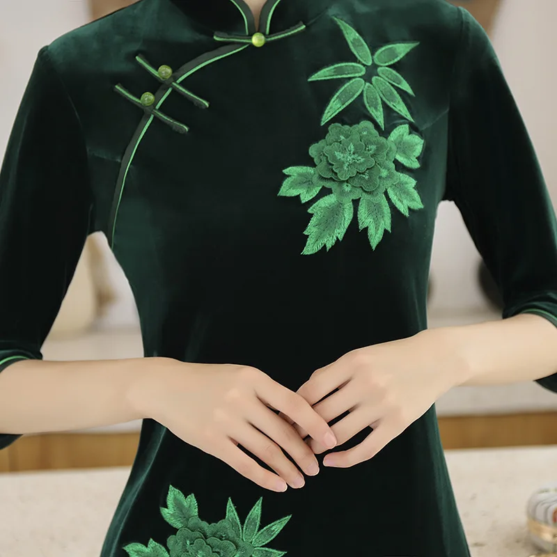 

Black Womens Velour Long Cheongsam Embroidery Flower Sexy Chinese style Mandarin Collar Qipao Slim Party Dress Button Vestido