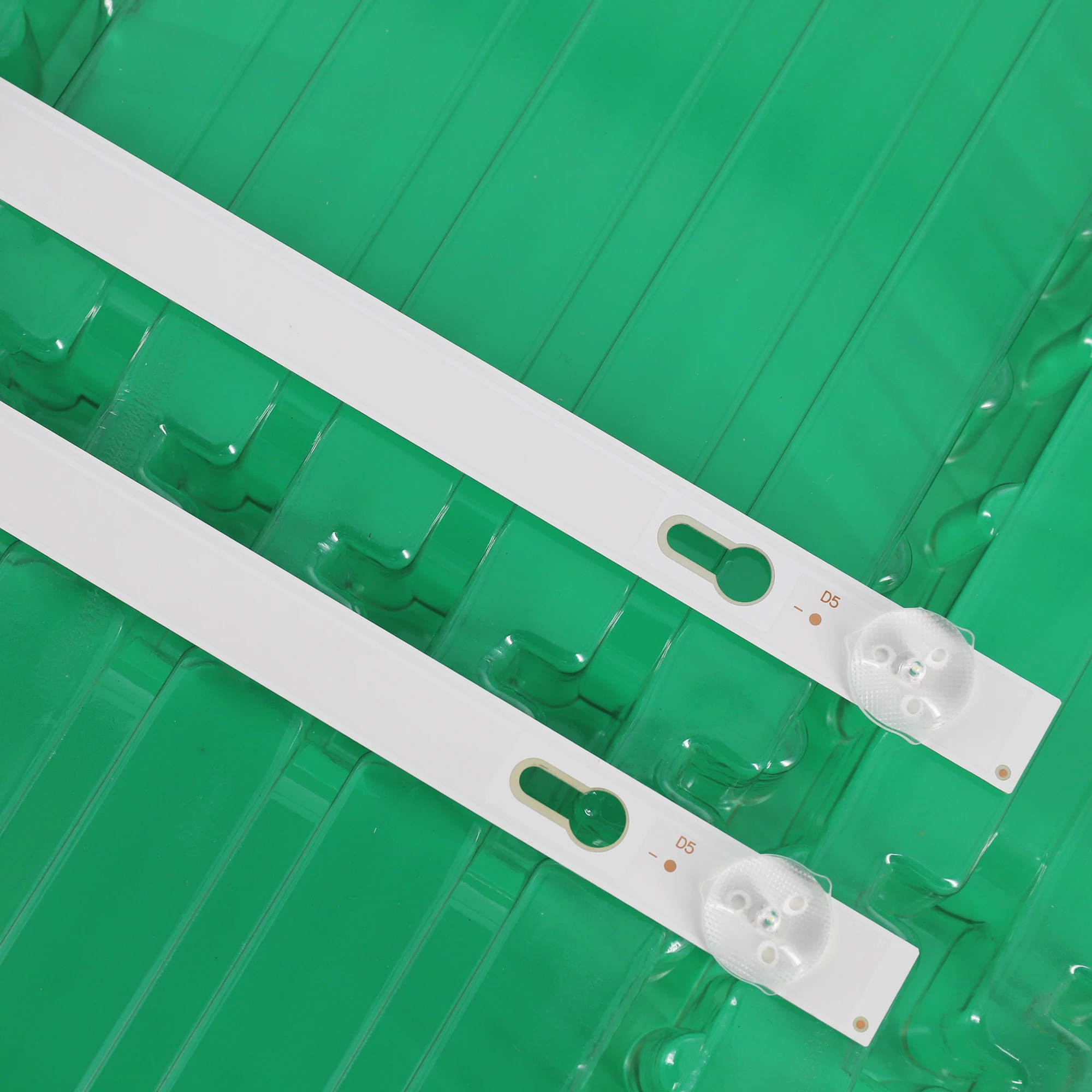 Рисунок 2 - Лампа для подсветки Tcl 32s5300