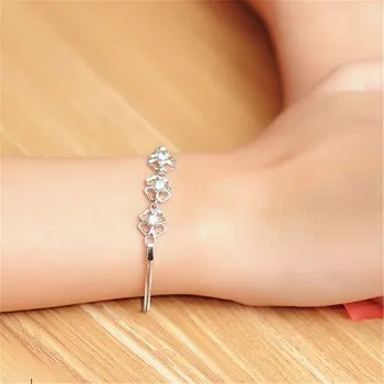 

Korean Simple Personality Jewelry Clover Bracelet Female Lucky Grass Bracelet Jewelry JSL211 Charm Bracelet Anime Luxury