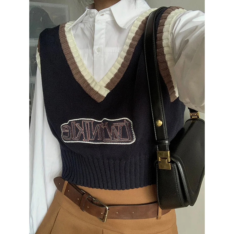 

XUXI Two-color Stitched V-neck Sleeveless T-shirt Autumn 2021 Printed Versatile Women Pullover V-collar Short Top E3530