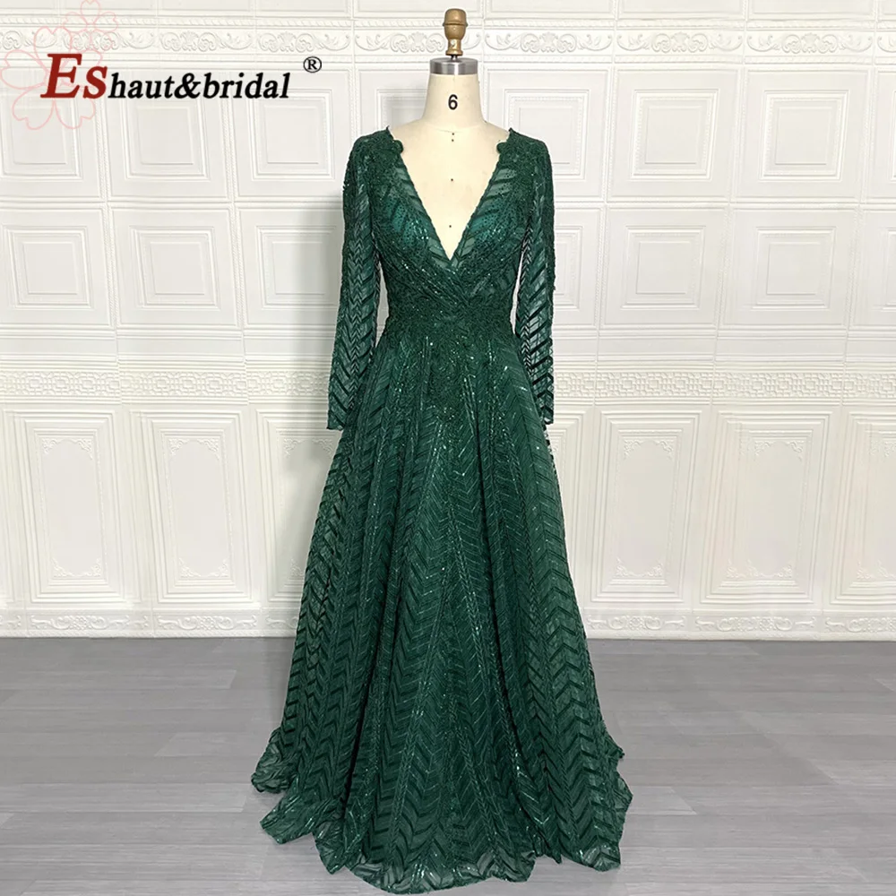 Вечернее платье с бисером и длинными рукавами-фонариками