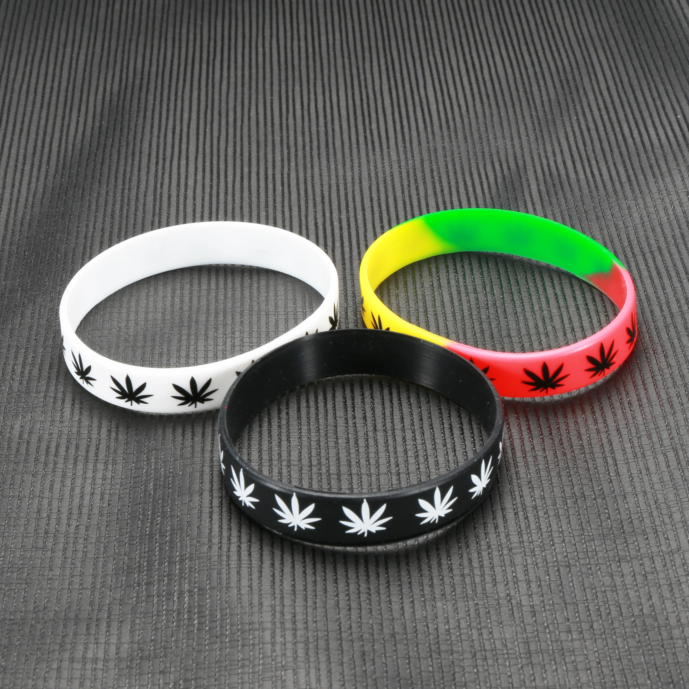 2pcs Leaves Jamaica Weed Rasta Reggae Silicone Bracelet&Bangles Black White Color Wristband Fashion Jewelry